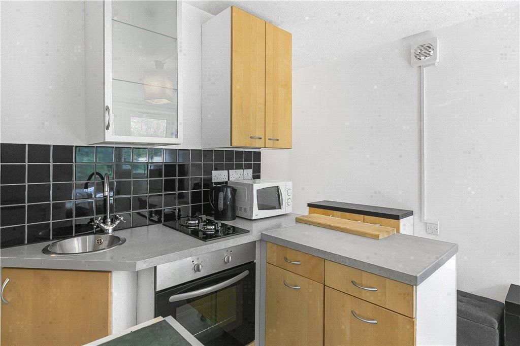 Property photo 2 of 15 Kitchen/Reception
