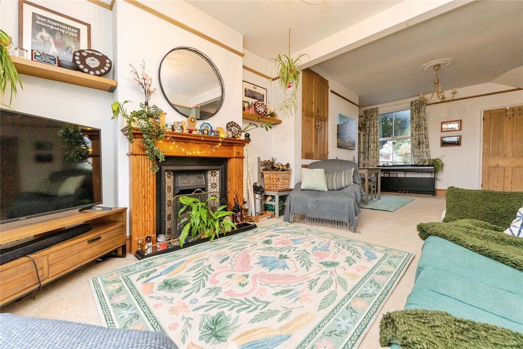 Property photo 2 of 19 Picture No. 28