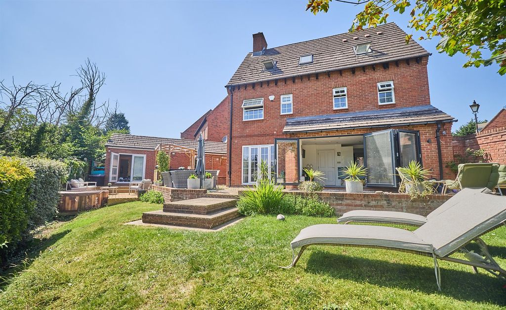 Property photo 2 of 29 Bradgate Gardens _11.Jpg