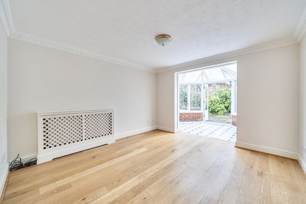 Property photo 2 of 14 Sitting Room