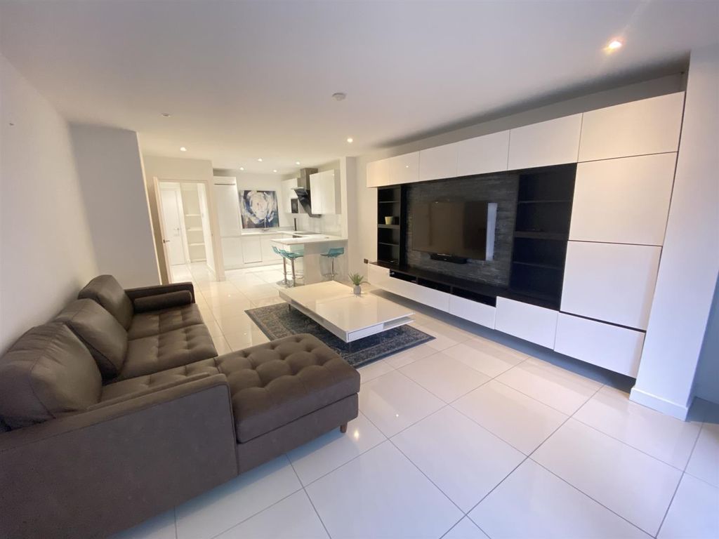 Property photo 2 of 25 Lounge