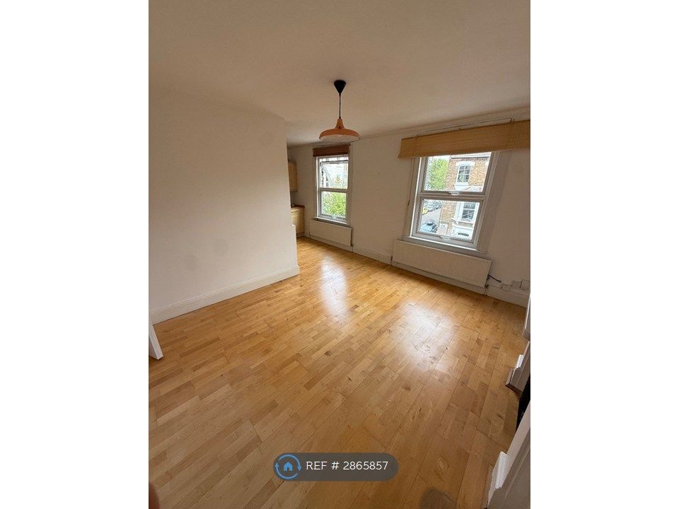 Property photo 3 of 17 Living / Dining Room