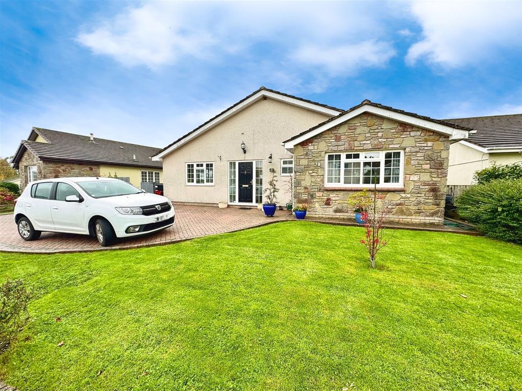 Property photo 1 of 26 Laurel Park