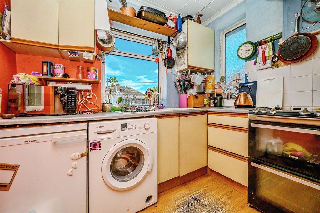 Property photo 3 of 13