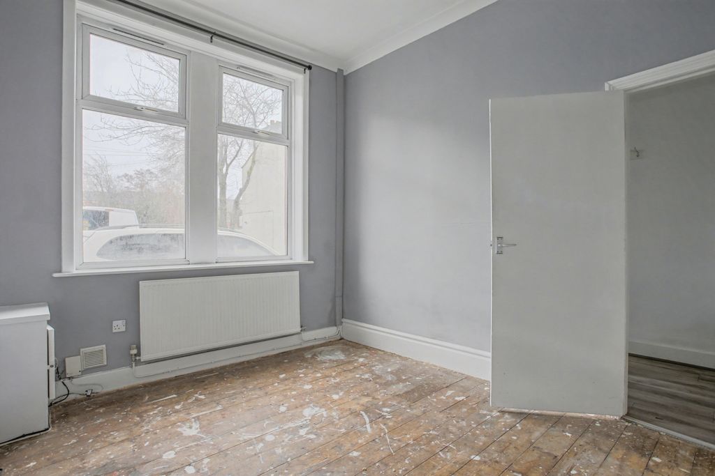 Property photo 3 of 20 12 Waterloo Terrace, Ashton-On-Ribble, Preston, Lancashire, Pr2 1Db