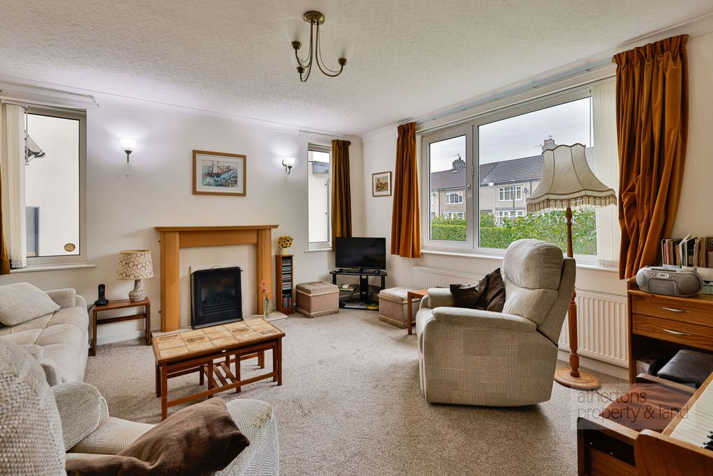 Property photo 3 of 33