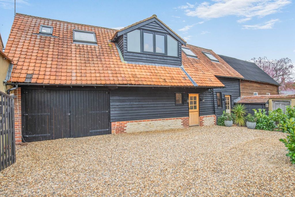 Property photo 3 of 47