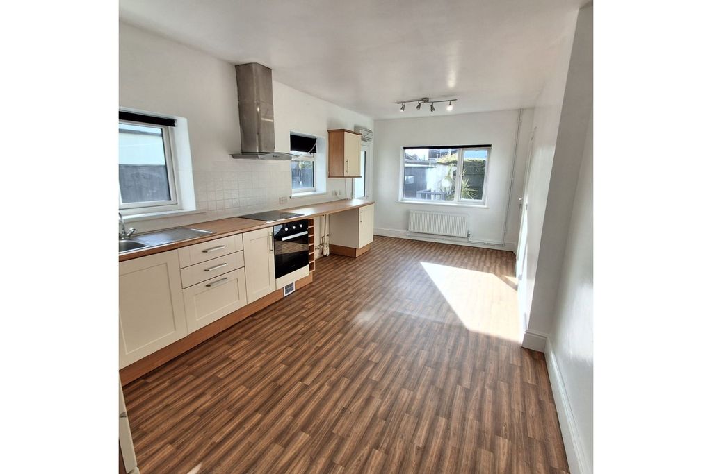 Property photo 2 of 21 Kitchen