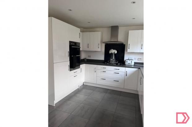 Property photo 2 of 10 Kitchen (4).Jpg
