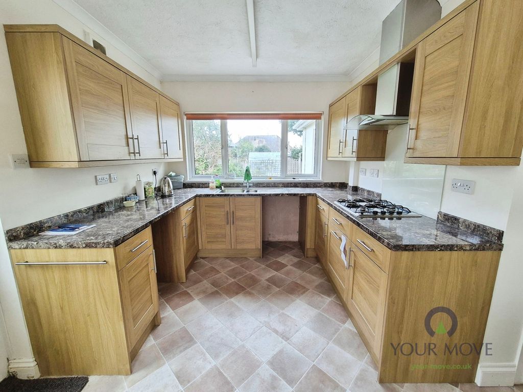 Property photo 3 of 19 Kitchen
