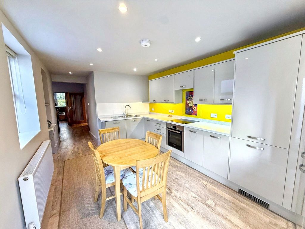 Property photo 3 of 31