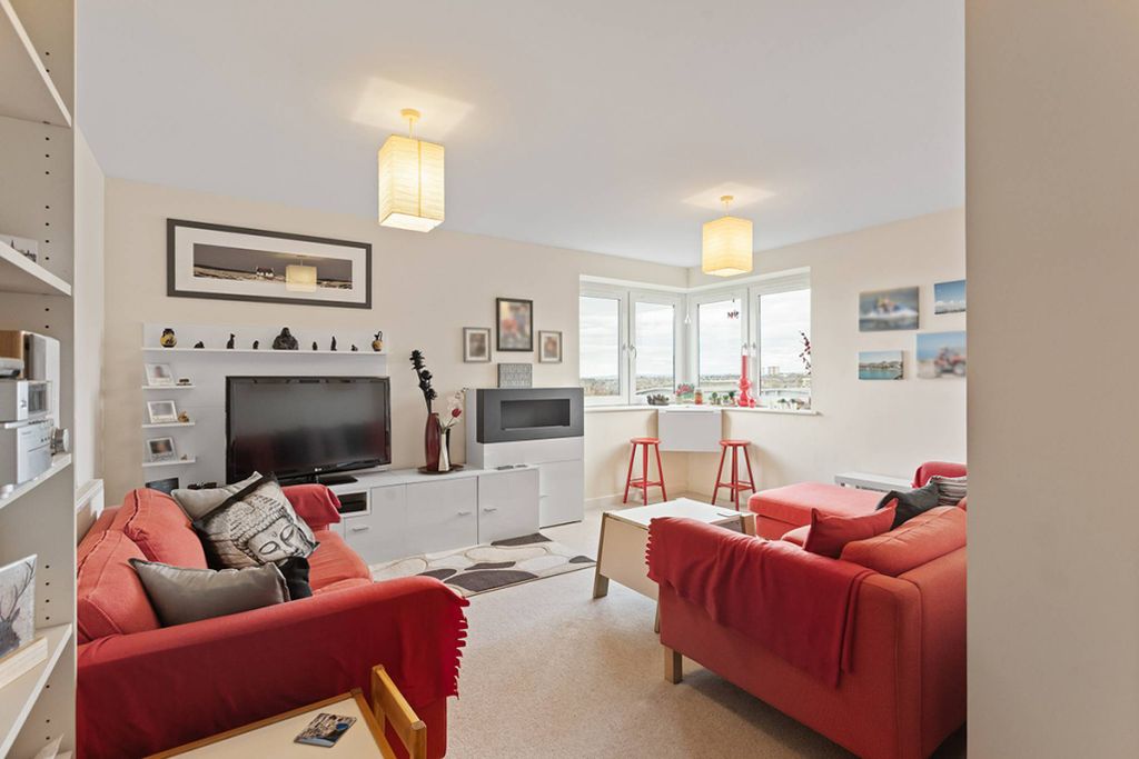 Property photo 2 of 20