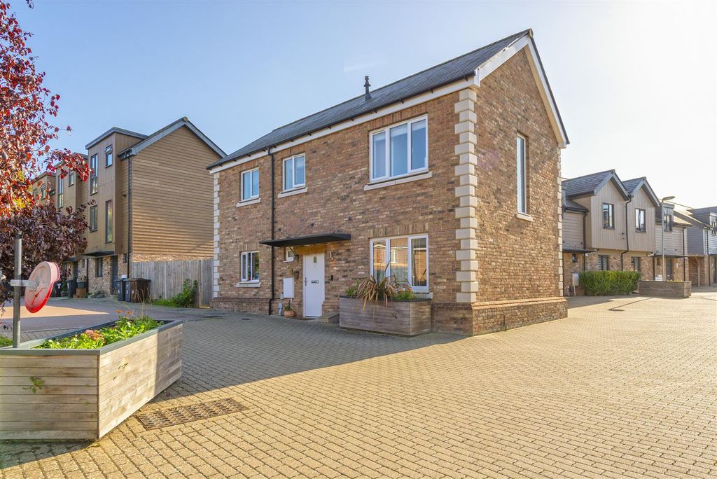 Property photo 1 of 21 01.