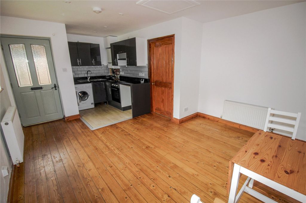 Property photo 3 of 10 Picture No. 05