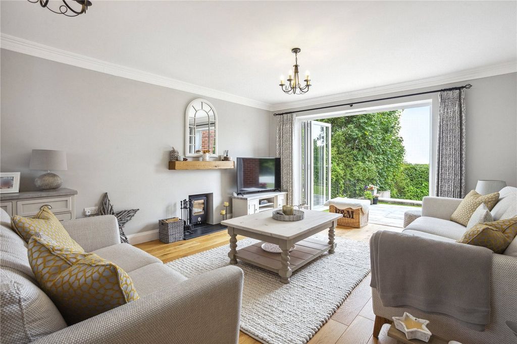 Property photo 2 of 20 Sitting Room