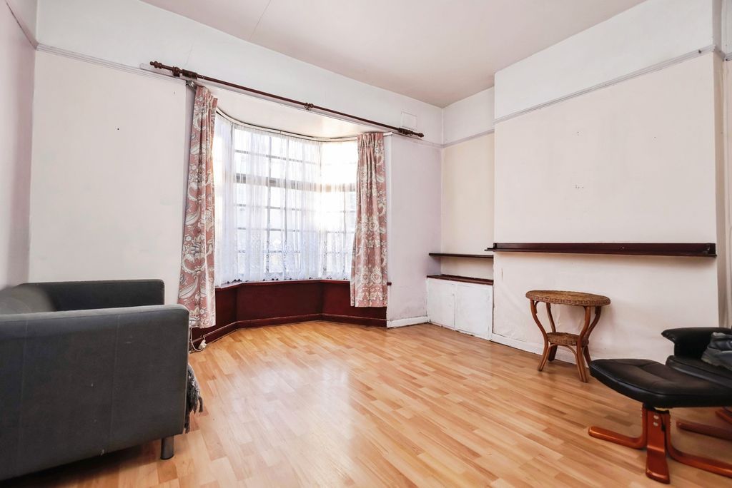 Property photo 2 of 17 Lounge