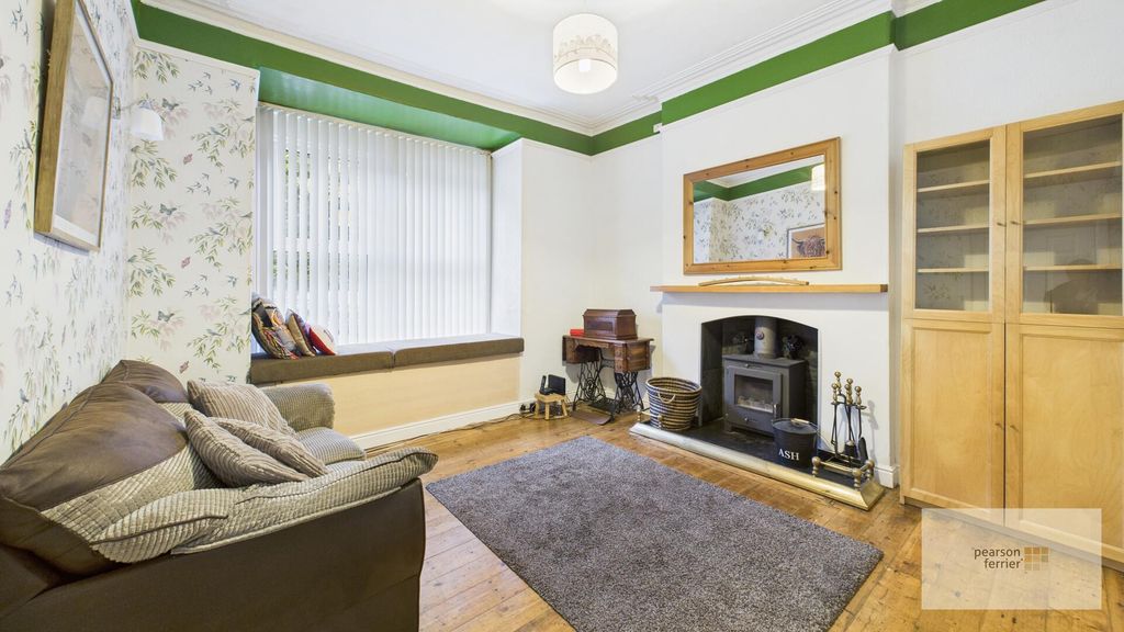 Property photo 3 of 12 Lounge