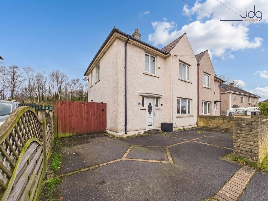 Property photo 1 of 17 Welcome To Pickthorn Close!