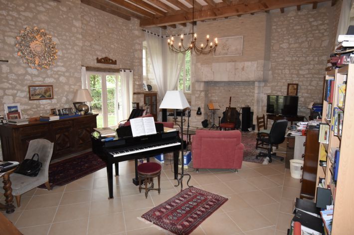 Property photo 2 of 31