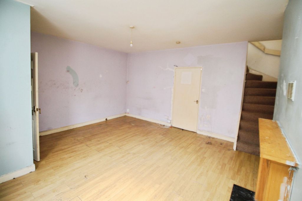 Property photo 2 of 10 Lounge