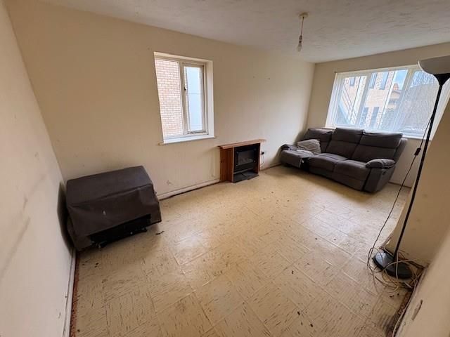 Property photo 2 of 4 Lounge 2 New.Jpg