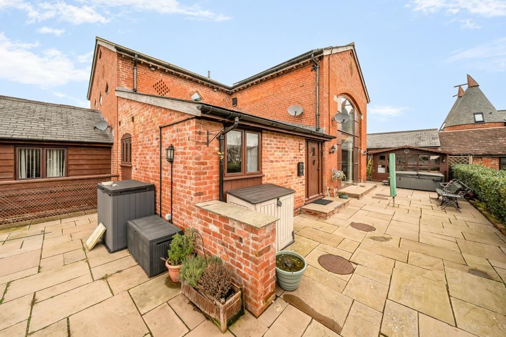 Property photo 1 of 21 Front Aspect