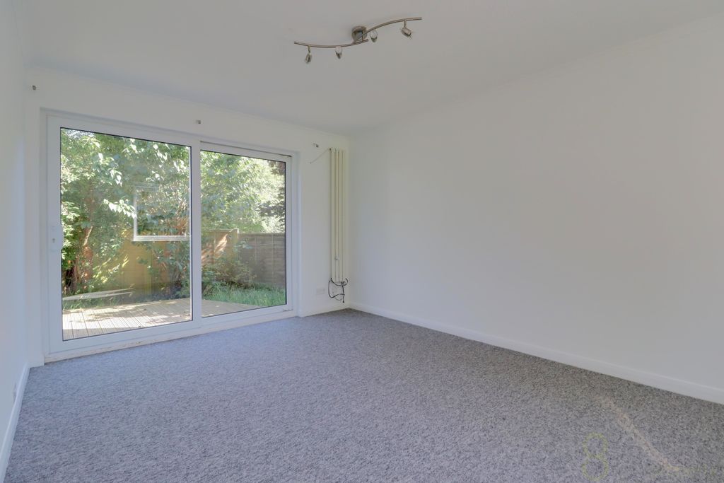 Property photo 3 of 13 Living Room