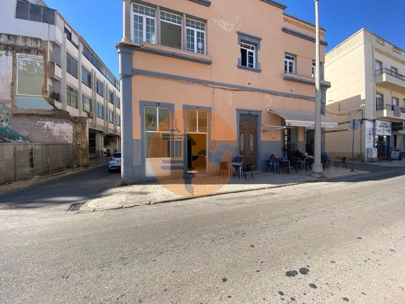 Property photo 2 of 39