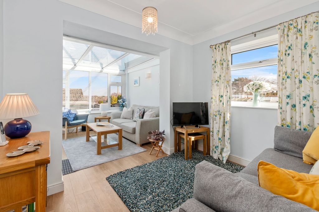 Property photo 3 of 28