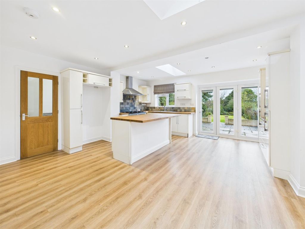 Property photo 2 of 26