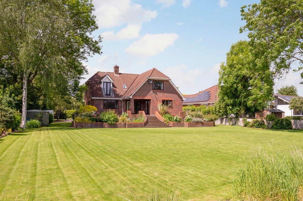 Property photo 1 of 32