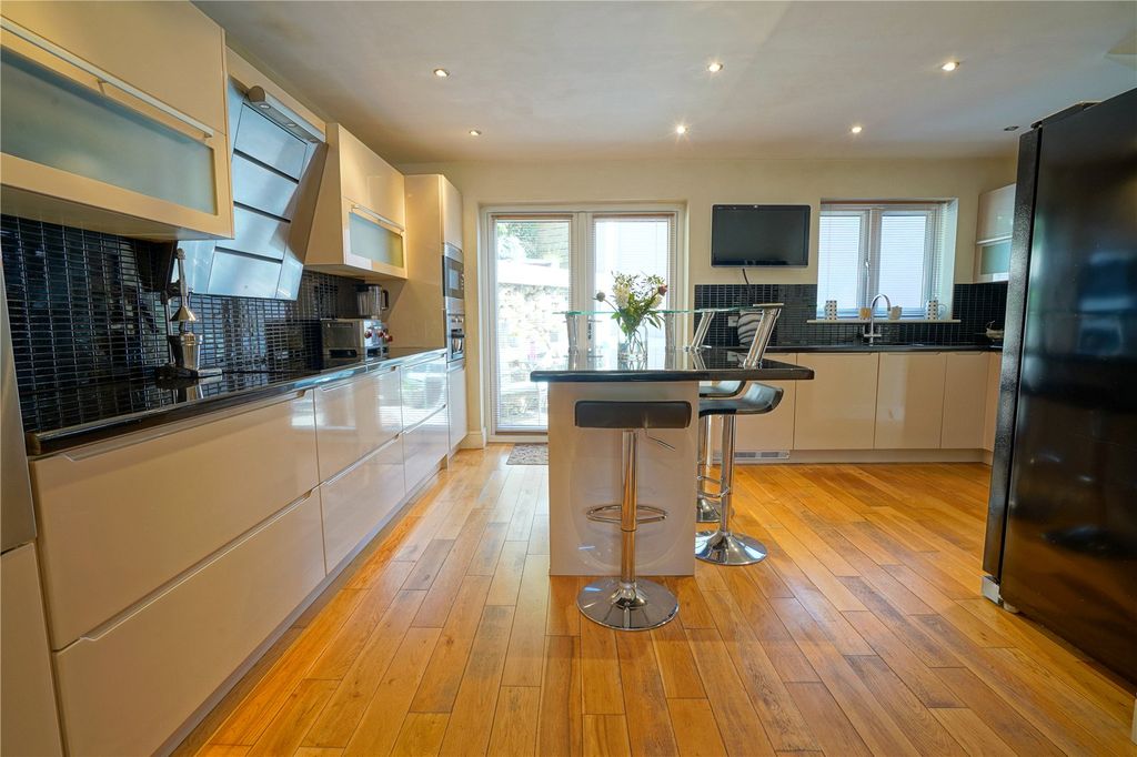 Property photo 3 of 35 Picture No. 19