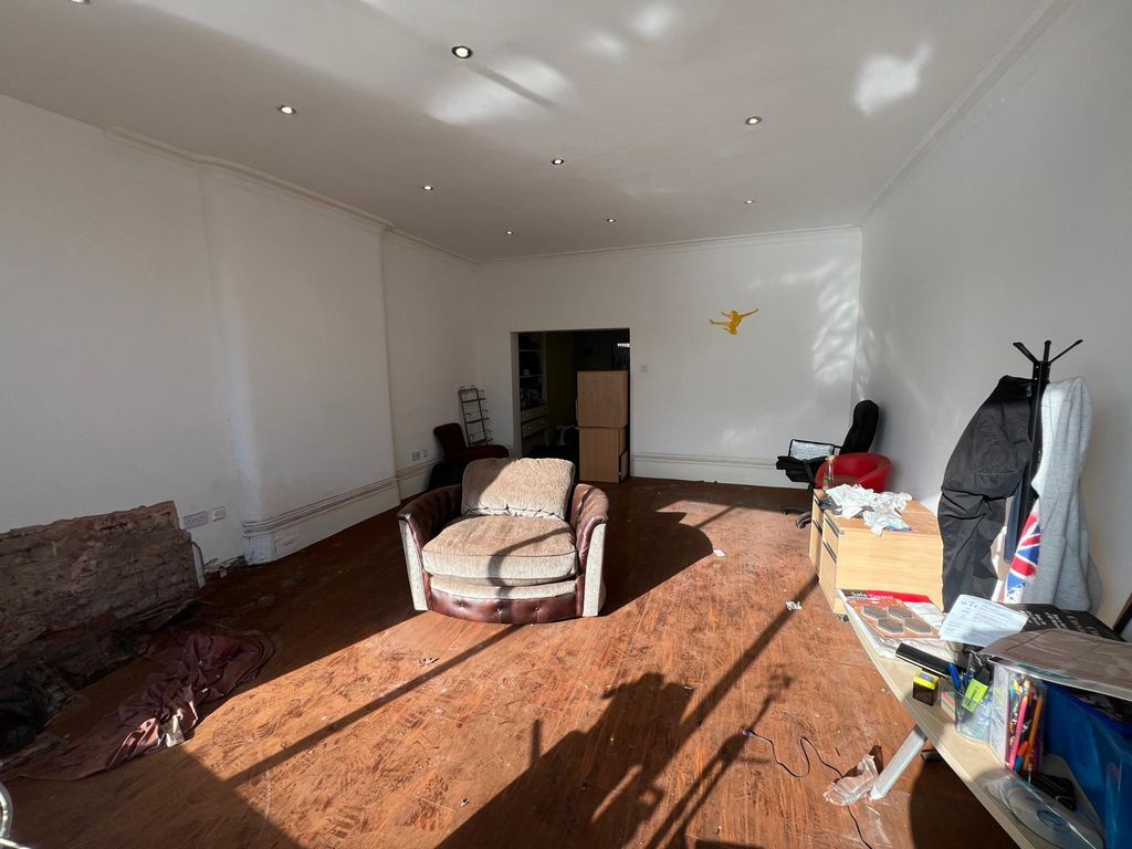 Property photo 2 of 17 Gallery