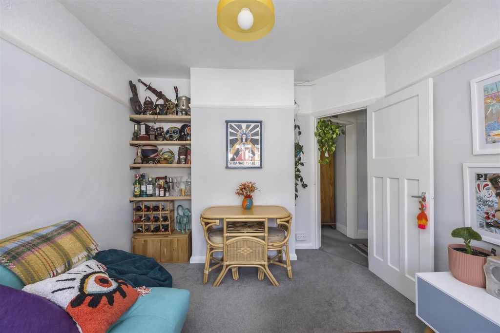 Property photo 3 of 13 Bonchurch Road-018.Jpg