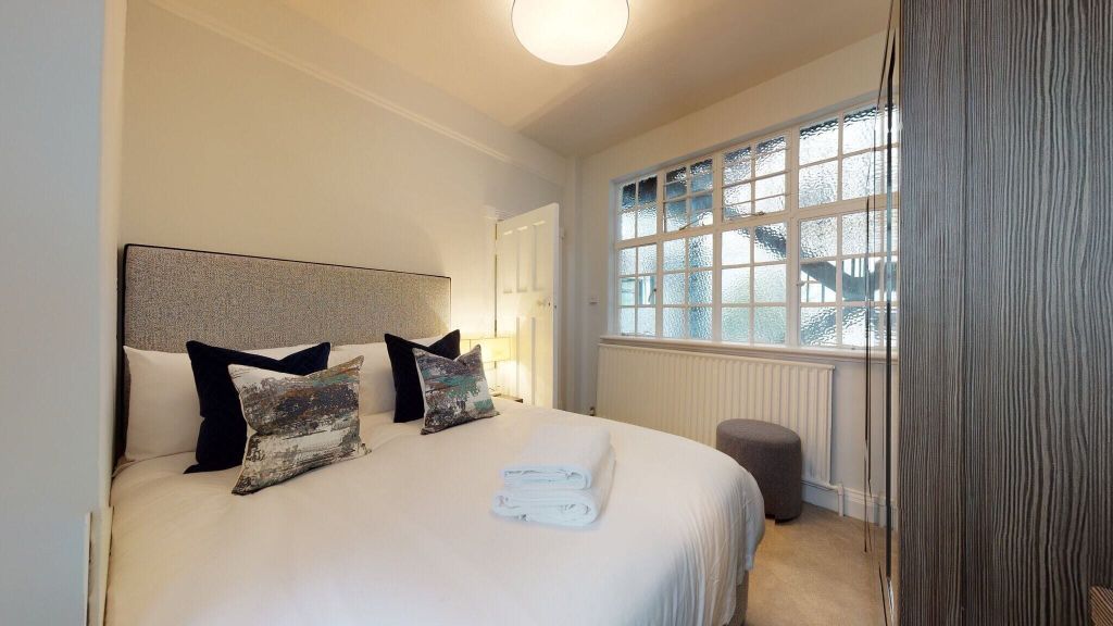 Property photo 3 of 14 Bedroom