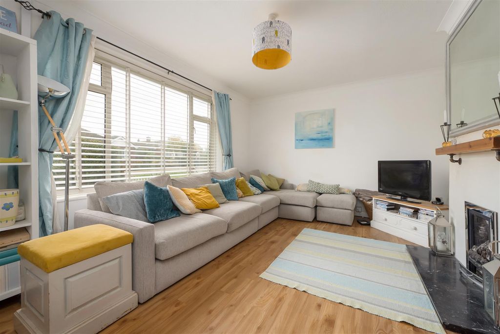 Property photo 2 of 21 Green Lane, Whitstable