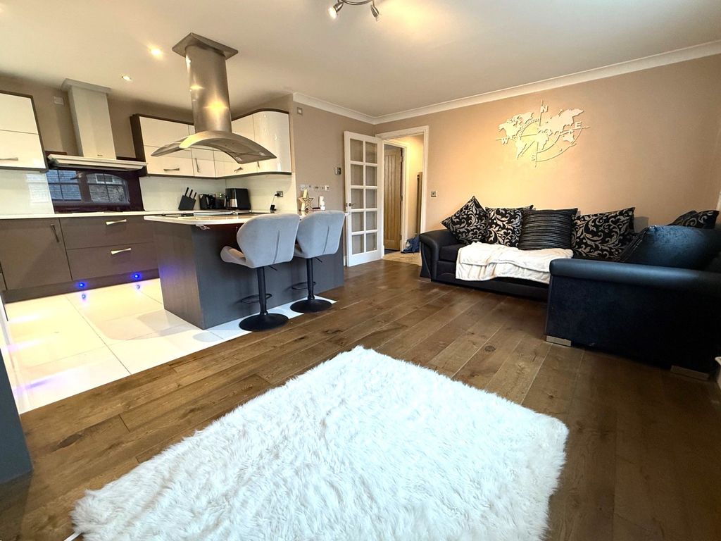 Property photo 3 of 18 Photograph 3