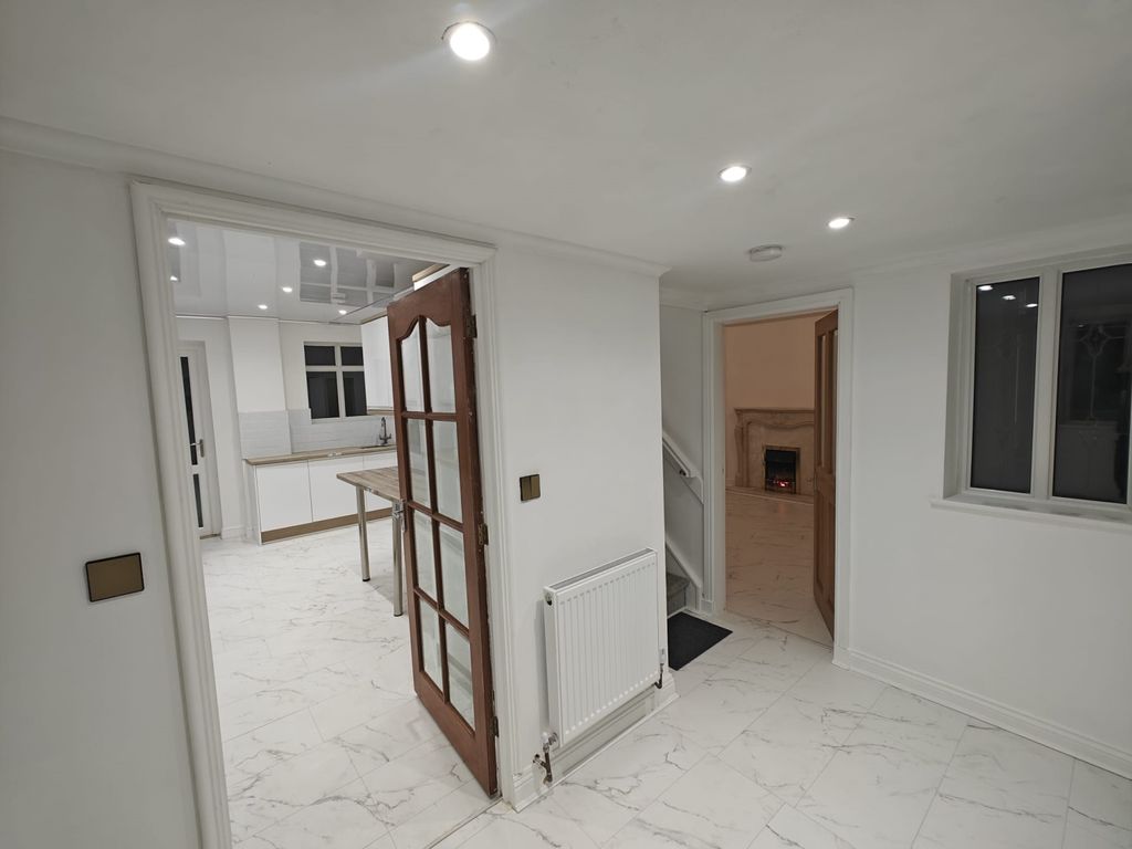 Property photo 2 of 26 Whatsapp Image 2026-06-15 At 14.12.49