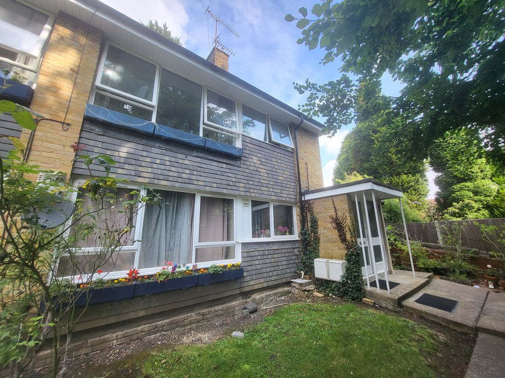 Property photo 1 of 7 Large 2 Bed Maisonette To Rent Available Early December 2025