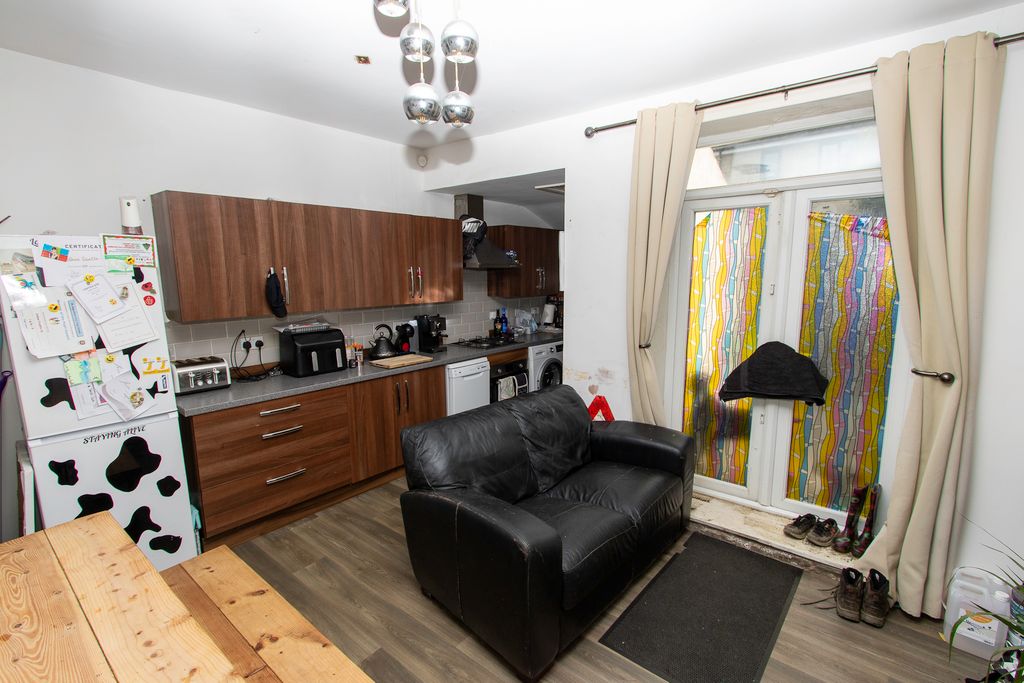 Property photo 2 of 13