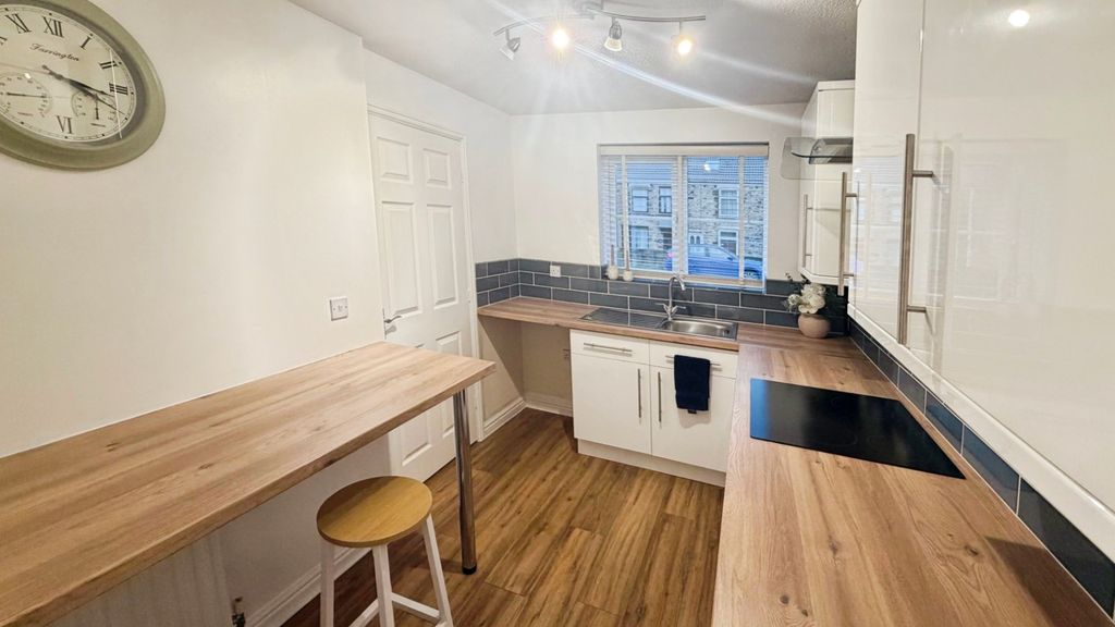 Property photo 3 of 15 Kitchen