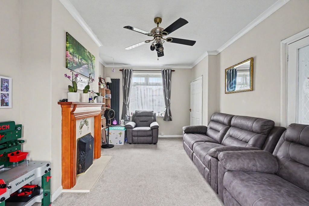Property photo 2 of 40