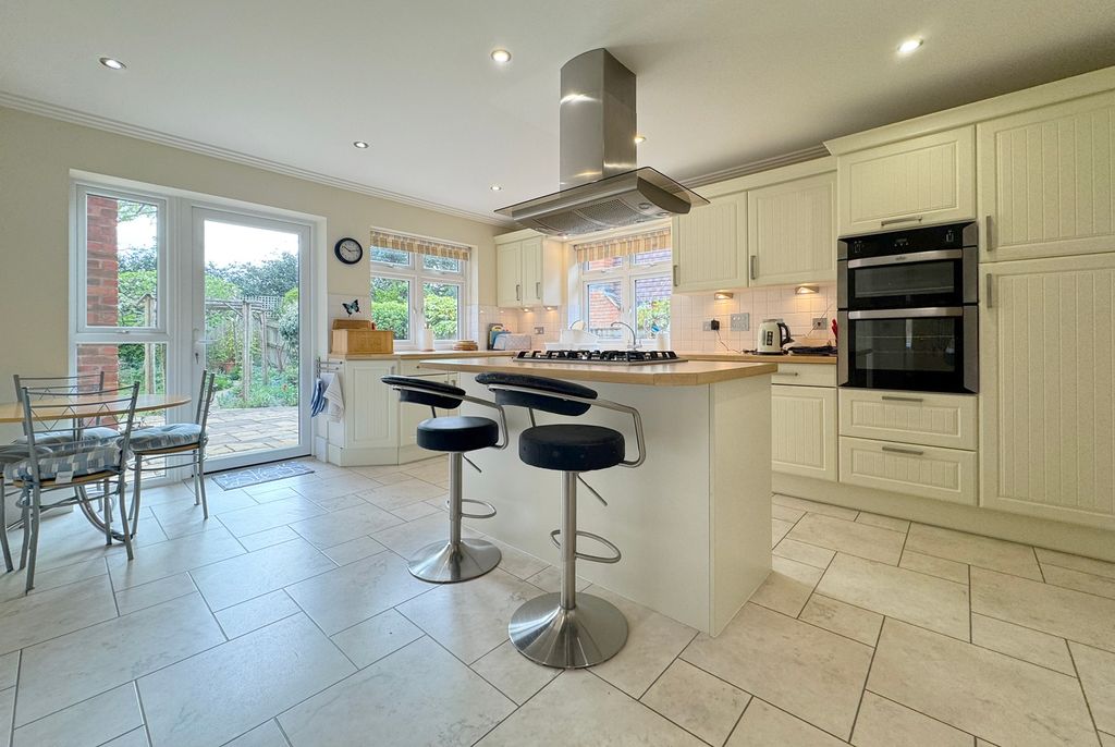 Property photo 3 of 15 31 Bl Kitchen 1