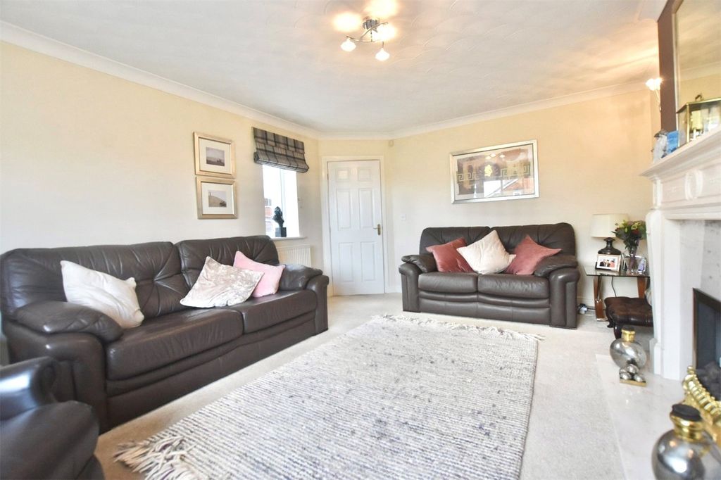 Property photo 3 of 26 Living Room