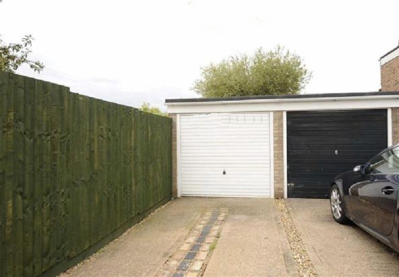 Property photo 3 of 10 Garage