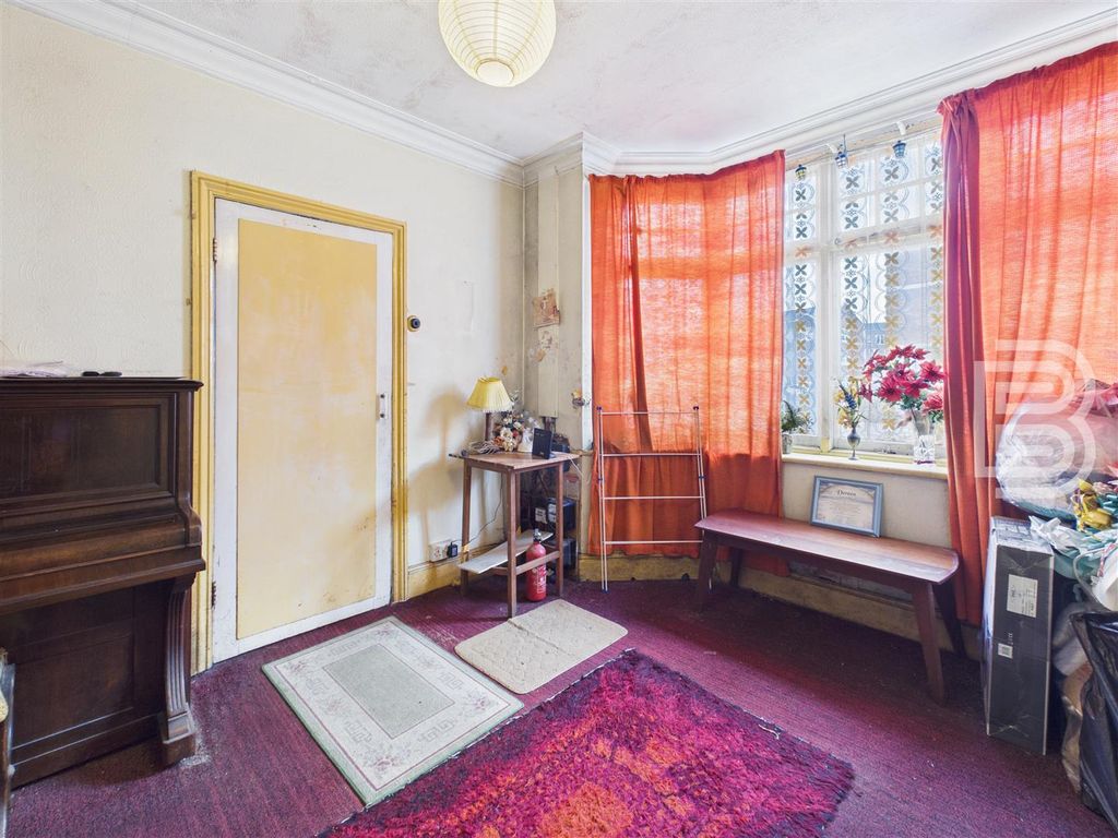 Property photo 2 of 12 Cam05587G0-Pr0166-Still007.Jpg