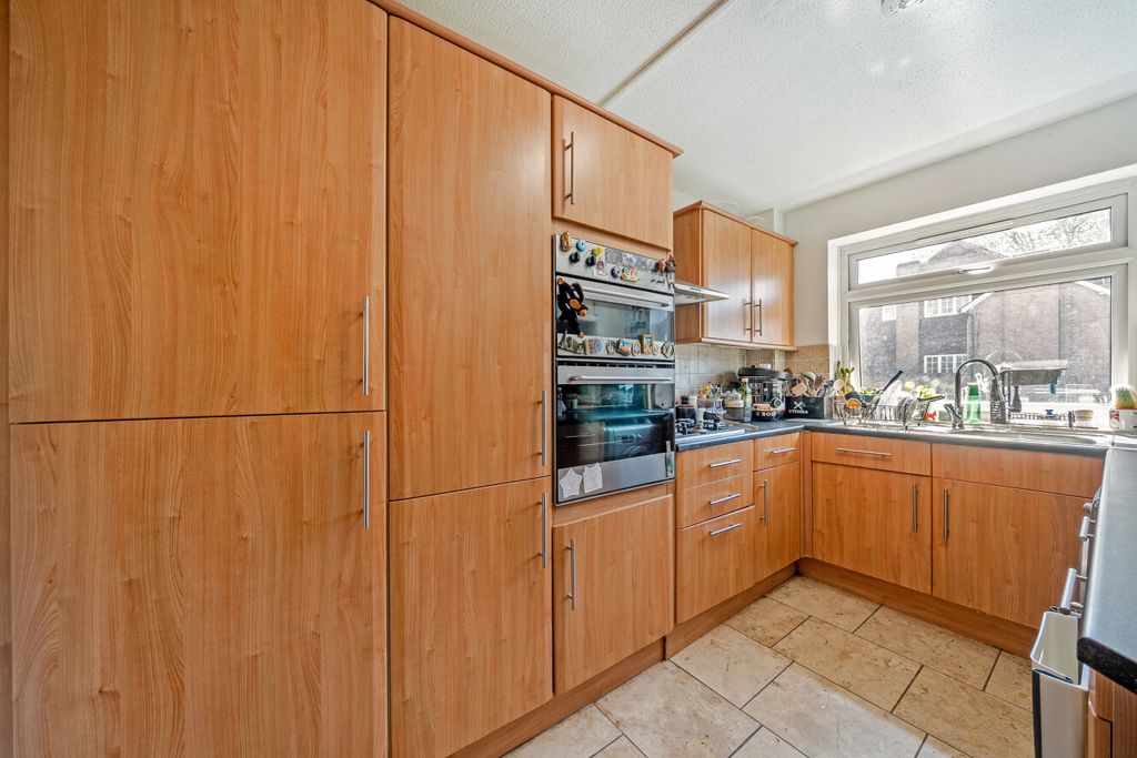 Property photo 3 of 9 1448869-10-69E8B6...