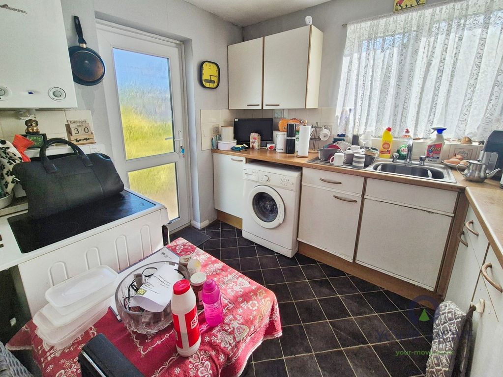 Property photo 3 of 14 Kitchen
