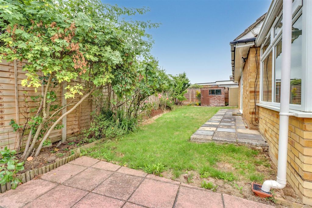 Property photo 3 of 24 16 Longfield Close Inside-11.Jpg