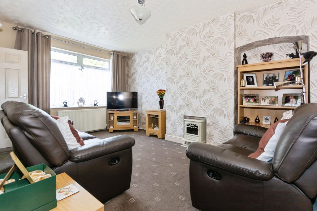 Property photo 2 of 17 Photo